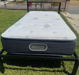 Beutiful twin bed with good mattress