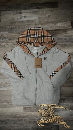 BURBERRY ZIP UP SIZE S RUNS M