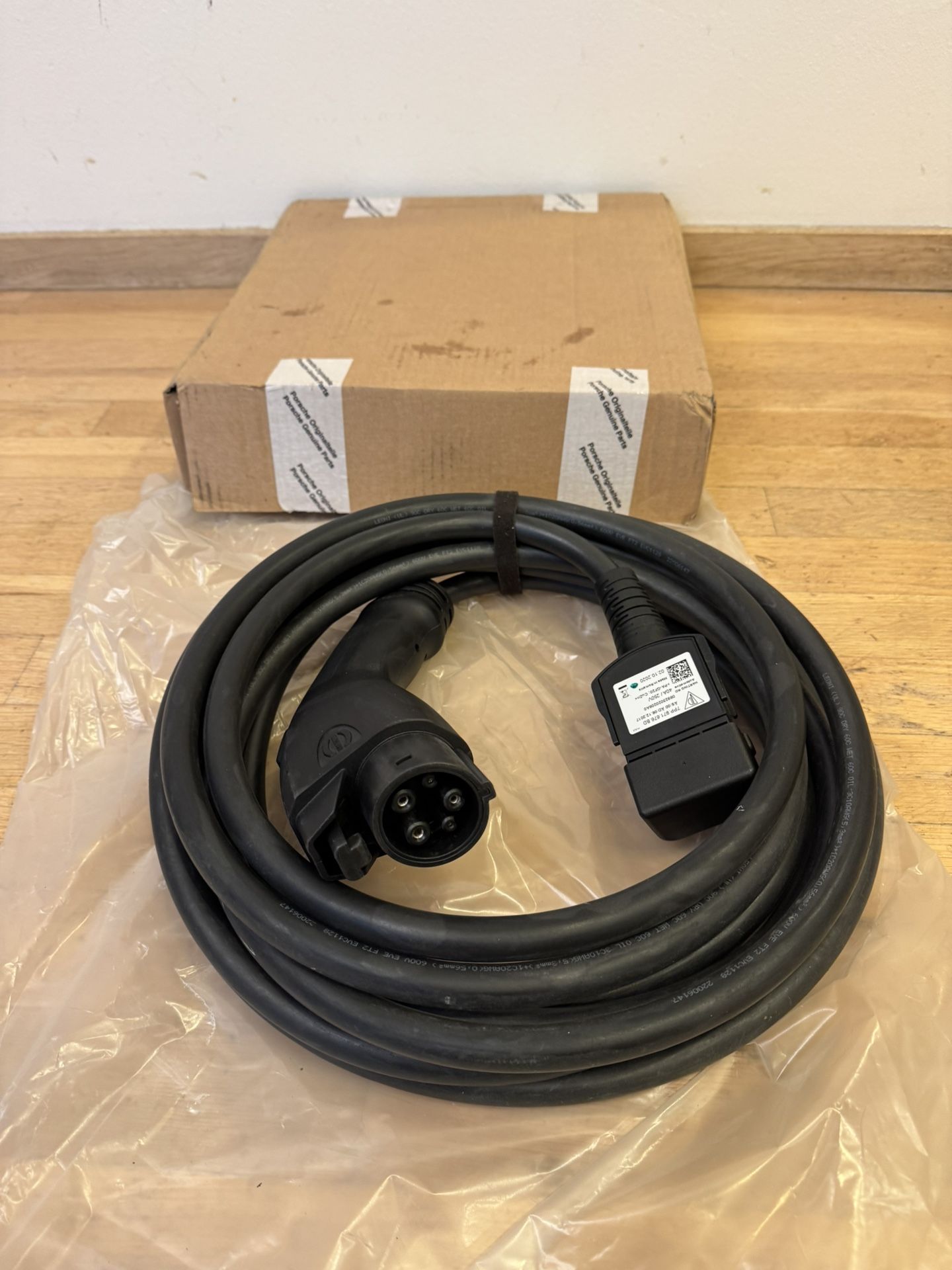 New Genuine PORSCHE Cayenne Taycan Charging Cable For Vehicle https://offerup.com/redirect/?o=N1BQLjk3MS42NzYuQkQ=