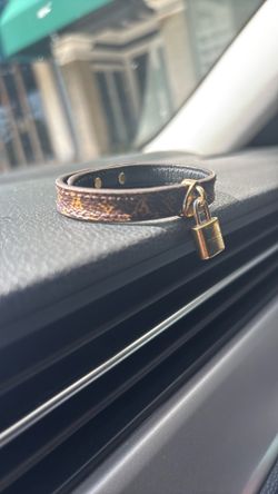 Lv braclet