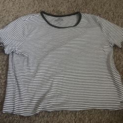Hollister cropped tshirt