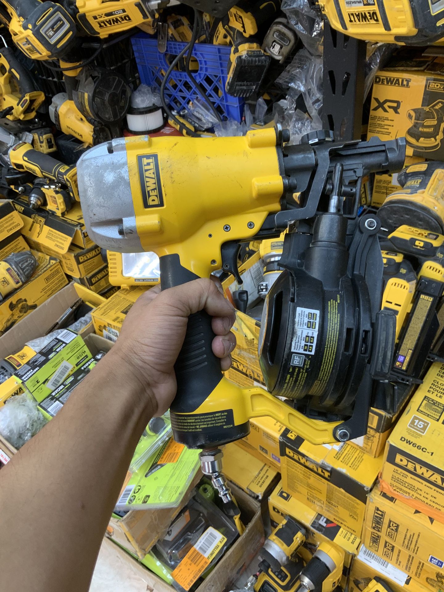Dewalt Pneumatic Roofing Nailer