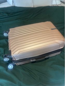 Medium size roller luggage