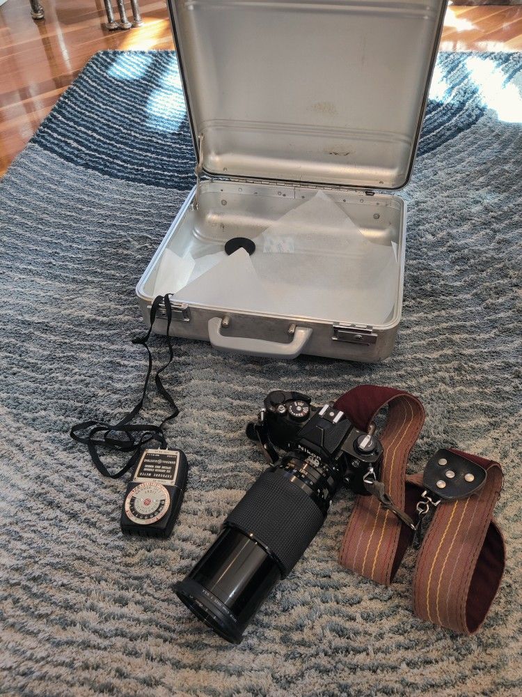Nikon FM 35mm Film Camera With Vivitar Auto 70-210mm Lens 