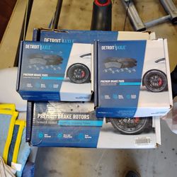 2012 Jeep Patriot 4 X4  Brake Pads/ Rear Rotors