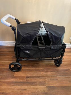 JEEP STROLLER AND WAGON BRAND NEW WITH SEAT BELT FOR TWO 🧒🧒🔥