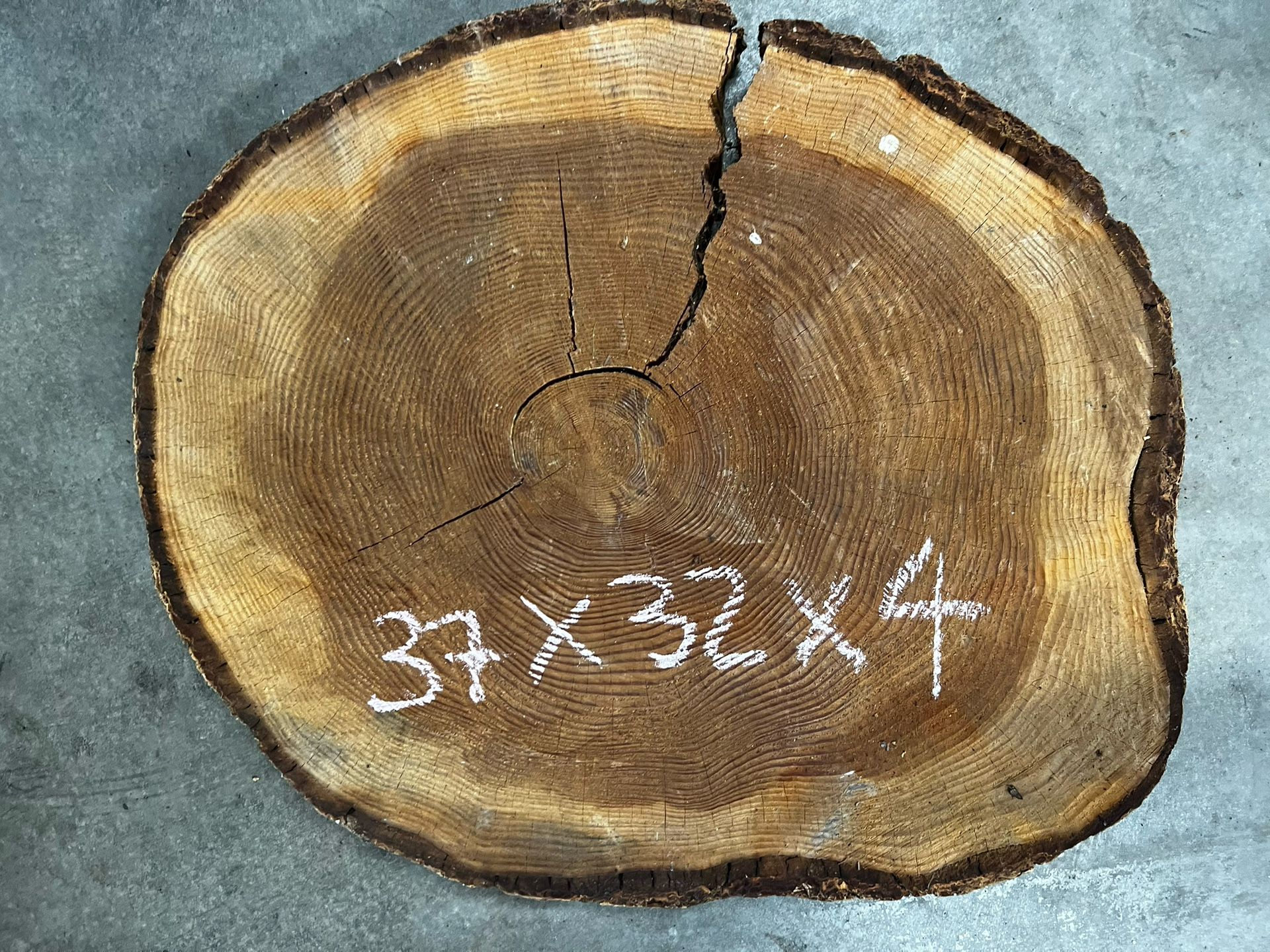 Cedar Round 37x32x4 for Sale in Lynnwood, WA - OfferUp