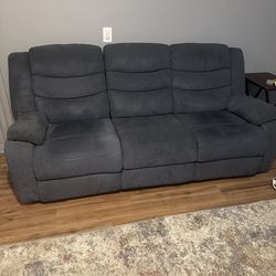 Dual recliner loveseat