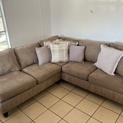 Havertys Amalfi Tan/Brown 2-Piece Sectional 🚚Delivery Available 