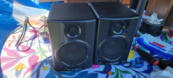 M-audio av-40 studio monitors.  Pick up only