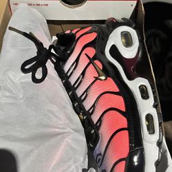 Women’s Nike Air Max Plus size 7
