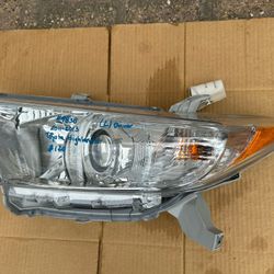 2011-2013 Toyota Highlander Driver Side Headlight