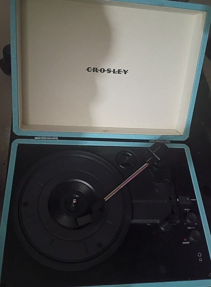 Crosley Cruiser Plus portable record player in a turquoise color.
