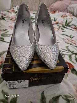 Fioni Night Silver Glitter Pumps Size 7.5
