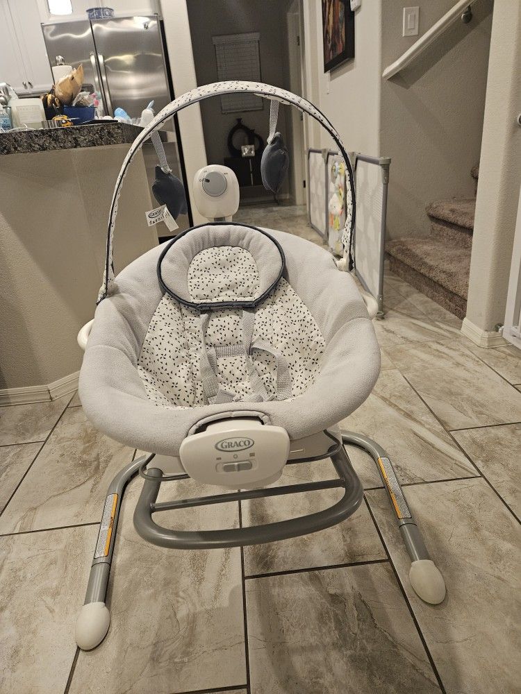 Graco Soothe 'n Sway Baby Swing with Portable Rocker Easton