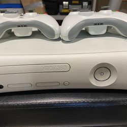 Xbox 360 W/2 Controllers