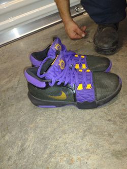 Nikes Lakers Colors
