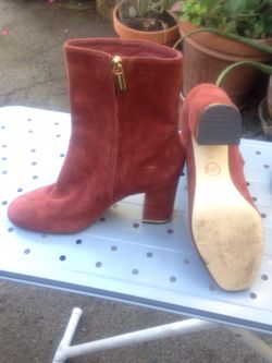 Michael kors boots size 9