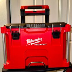MILWAUKEE PACKOUT 22IN ROLLING TOOL BOX 