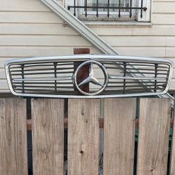 Mercedes Benz Grill