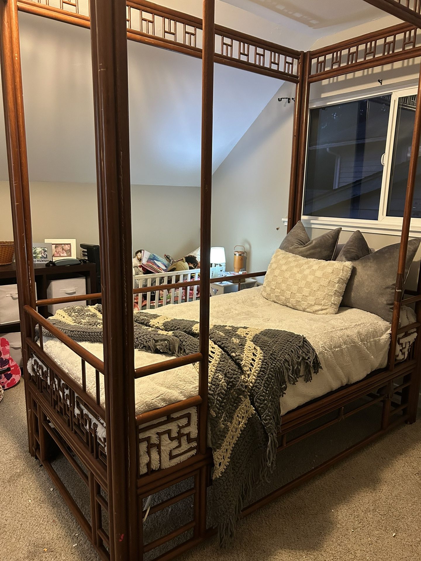 Solid Wood Canopy Twin Bed