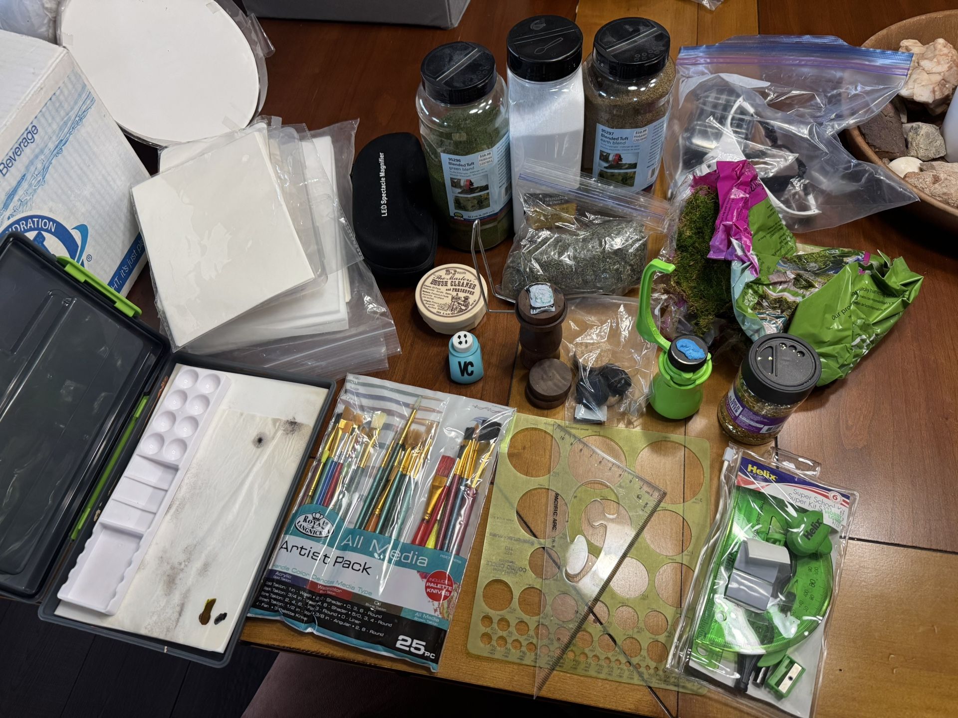 Painting/sculpting Supplies