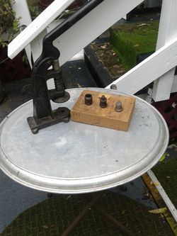 Upholstery button marker with dies