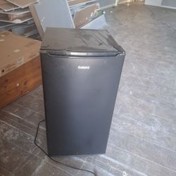 Galanz 3.3 Cu ft One Door Mini Fridge 