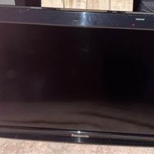 Panasonic 32” LCD TV Model: TC-L32C22 with wall mount