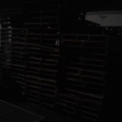 Good #2 Grade 40x48in "Grocery" or "Blonde" Pallets .  $2.50 Ea . 