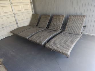 4 Outdoor patio chaise lounging chairs, pool furniture loungers