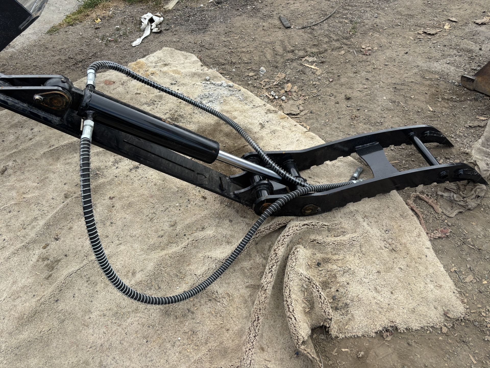 Brand New 38 Inch Excavator Or Backhoe Thumb
