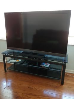 60" Sony Bravia HD LCD Digital TV & Stand Local Pick Up Only.