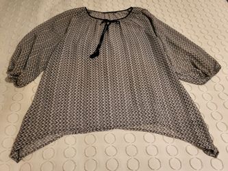 Women XL 3/4 sleeve navy print design, drawstring neck Lot 172