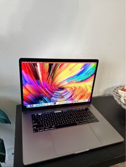 15 inch Apple MacBook Pro with Touchbar and Fingerprint Sensor