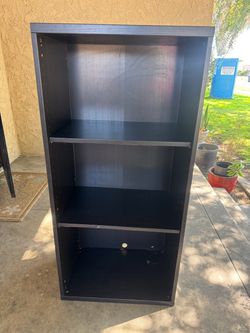 Brown bookshelf/3-shelves storage stand