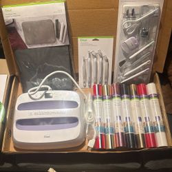 Cricut - Press 2 With Accessories 