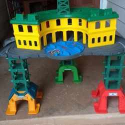 Thomas And Friends Train Station with The Train Set