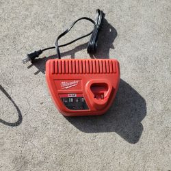 Milwakee M12 Charger