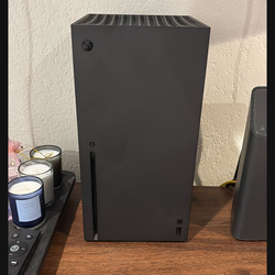 Xbox Series X // 1 TB Storage