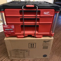 Milwaukee PACKOUT