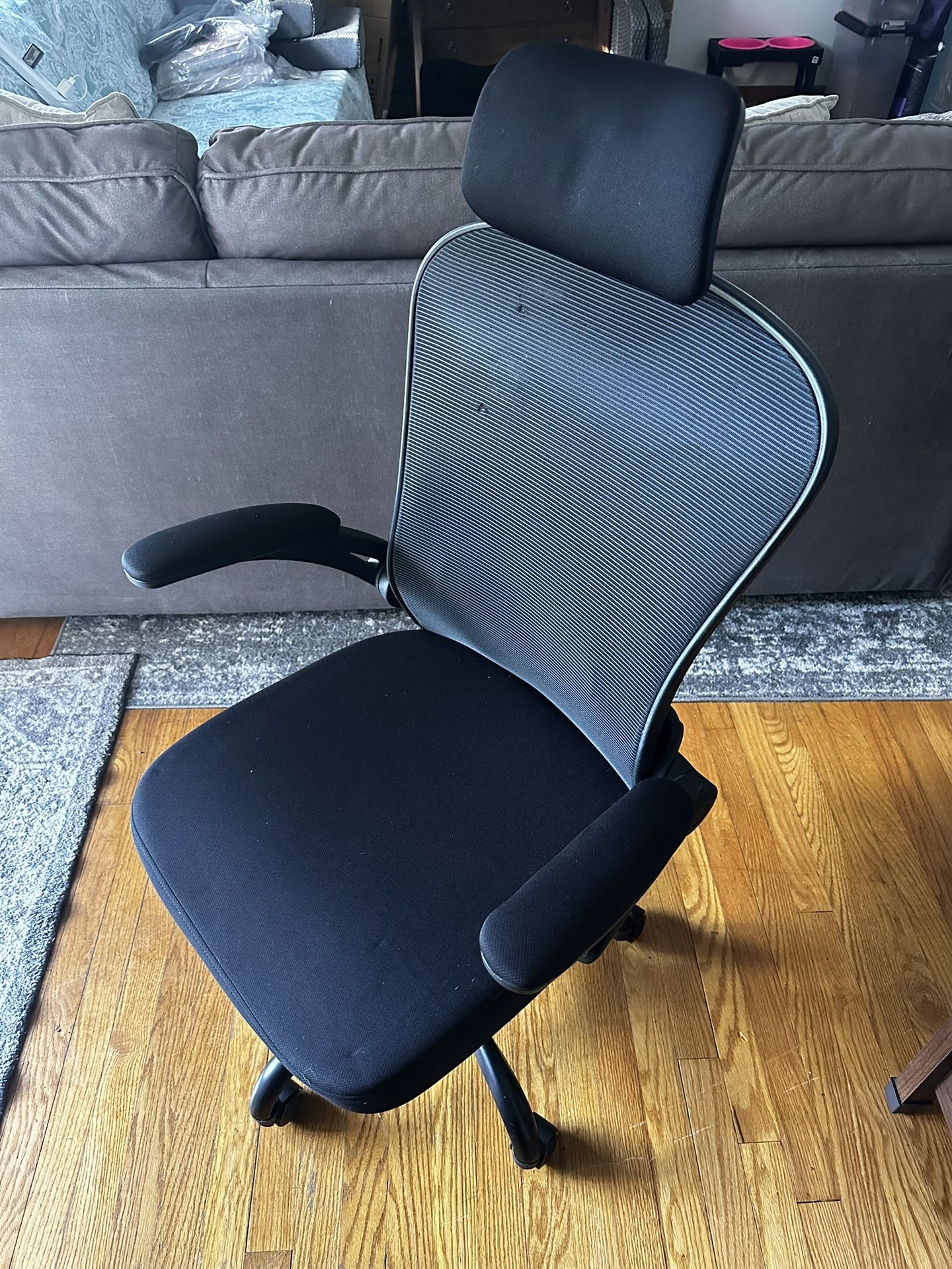 Ergonomic Mesh Back Office Chair with Headrest