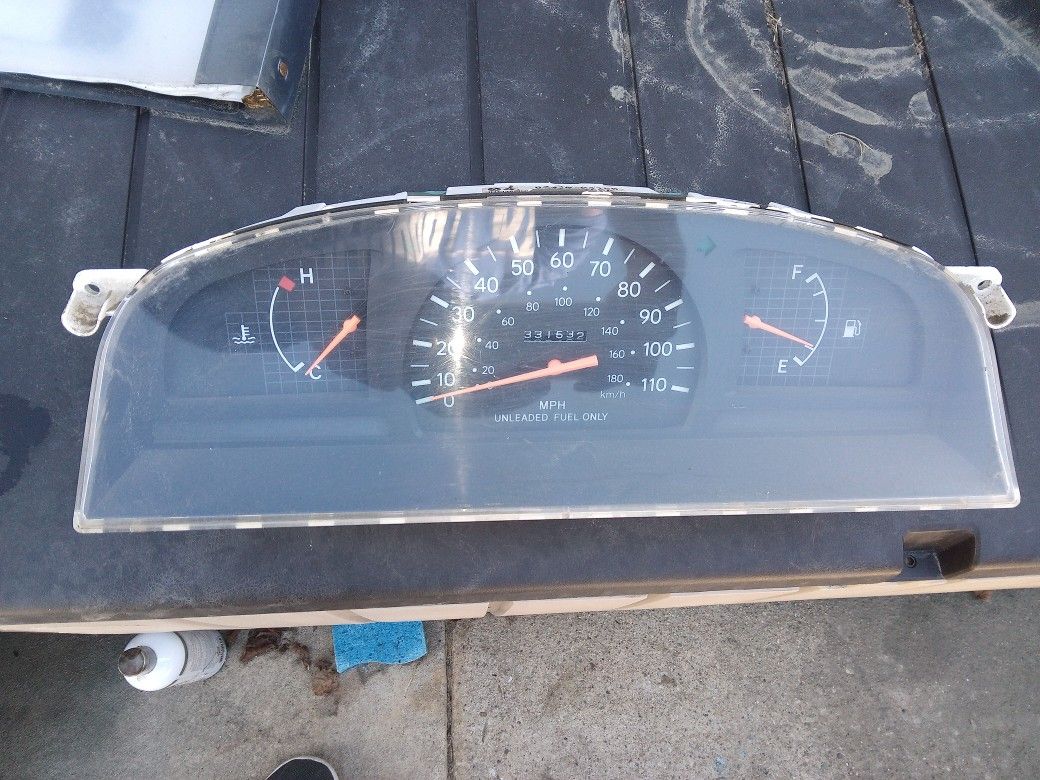 95-97 Toyota Tacoma Speedometer Cluster 