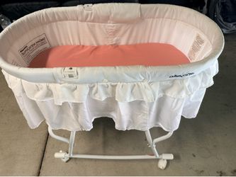 Used Dream on Me Baby Bassinet