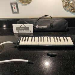 Schoenhut Melodica 37 Keys Pianica 2 Mouthpieces Included with Carry Bag Black