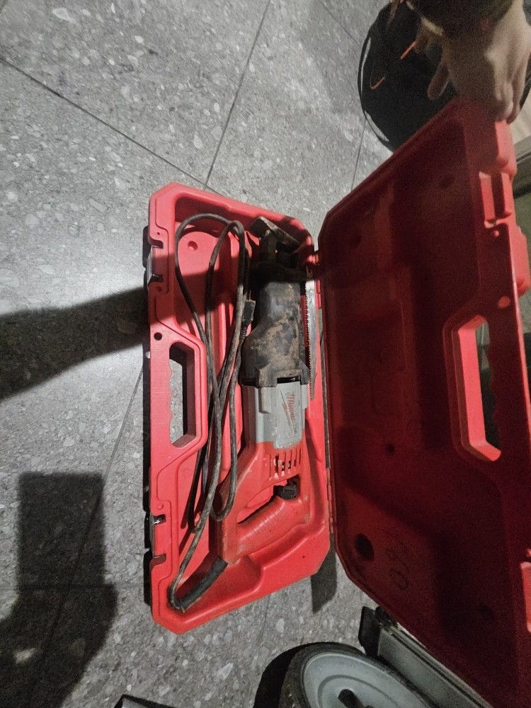 Milwakee Super Sawsall