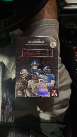 2025 The Signature Class Football Cards Box