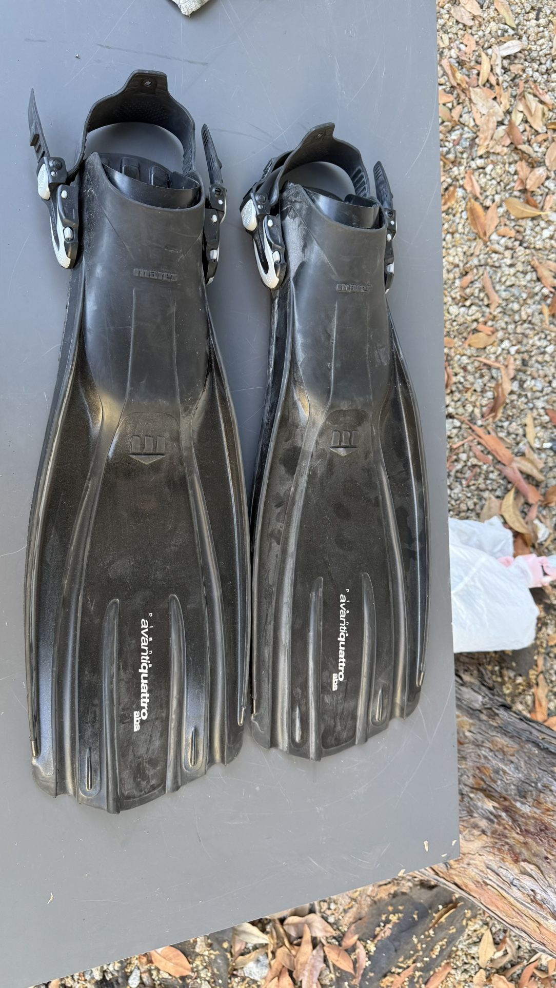 Mares Avanti Quattro Adjustable Scuba Diving Fins – Size XL