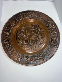 Wall hanging plate Vtg English Pub Scene 14" Hammered Brass Plate Charger Wall Art Made In Holland