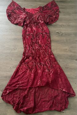 Red maxi dress with sequins and lace details #glamour #party #eveningwear